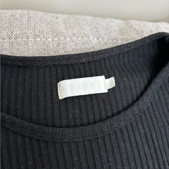 MESHKI Long Sleeve Crop - Picture 2 of 4